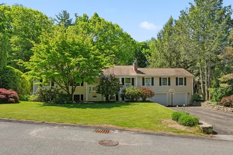 10 Blueberry Ln, Sturbridge, MA 01566