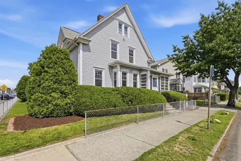 585 Armory St, Springfield, MA 01104 photo 2