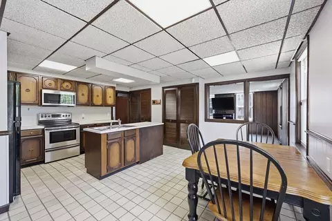 585 Armory St, Springfield, MA 01104 photo 12