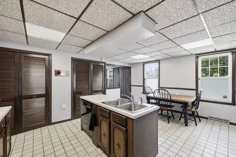 585 Armory St, Springfield, MA 01104 photo 15