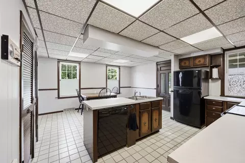 585 Armory St, Springfield, MA 01104 photo 14