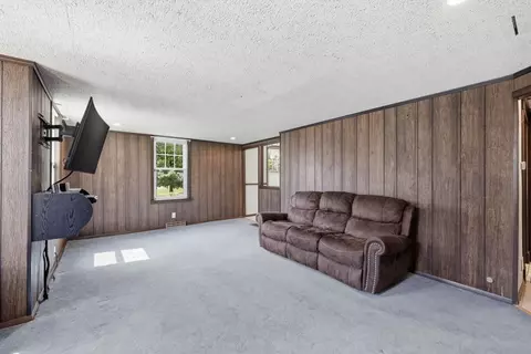 585 Armory St, Springfield, MA 01104 photo 7
