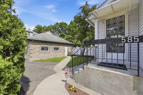585 Armory St, Springfield, MA 01104 photo 3