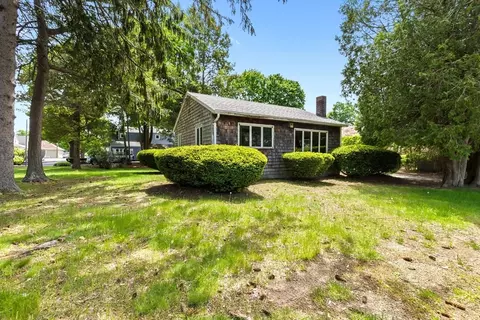 71 Union St, Hamilton, MA 01982