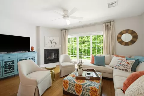 89 Terry Ln #89, Plainville, MA 02762