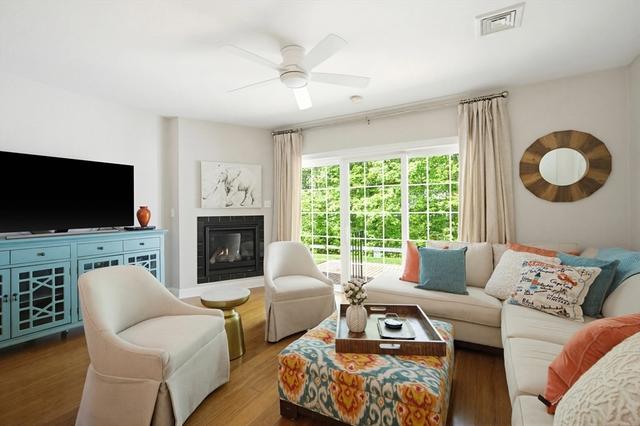 89 Terry Ln #89, Plainville, MA 02762