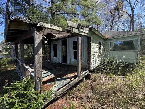 725 River St, Palmer, MA 01069