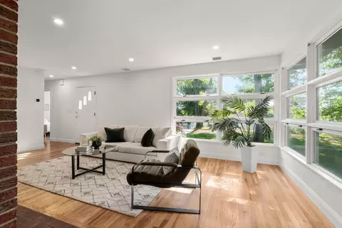 Living - 8 Everett St, Wakefield, MA 01880 photo 1 of 3