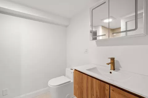 Bath - 8 Everett St, Wakefield, MA 01880 photo 1 of 4