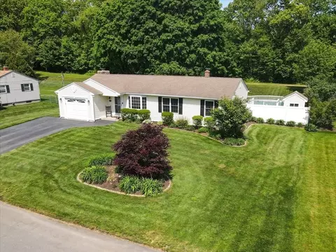 127 Sun Valley Dr, Cumberland, RI 02864