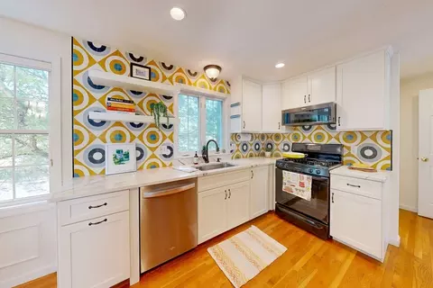 995 Trapelo Rd #3, Waltham, MA 02452