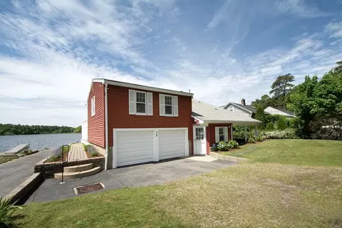 72 W Pond Rd, Plymouth, MA 02360