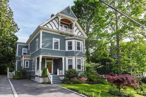 22 Regent St, Newton, MA 02465