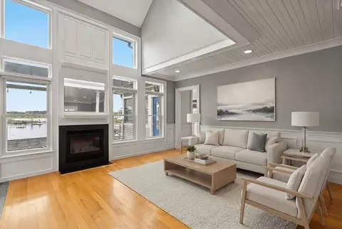 Living - 35 Doty Ave, Danvers, MA 01923 photo 2 of 3
