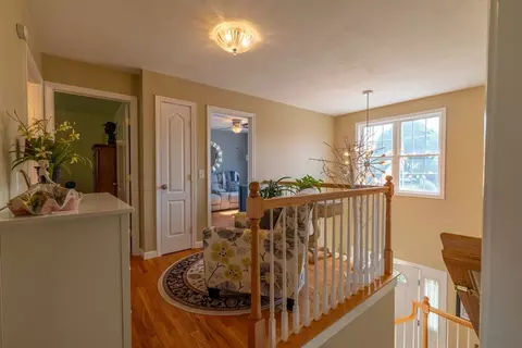 Entry Way - 22 Duluth St, Worcester, MA 01604 photo 1 of 3