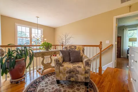 Entry Way - 22 Duluth St, Worcester, MA 01604 photo 2 of 3