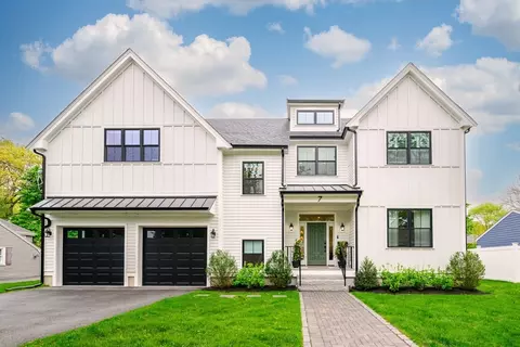 7 Phyllis Ln, Milton, MA 02186