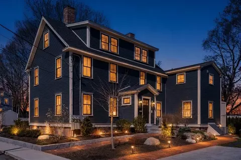6 Center #B, Amesbury, MA 01913
