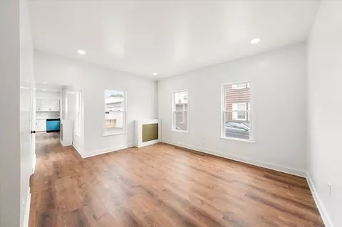 Living - 16 Oakes St, Everett, MA 02149 photo 4 of 5