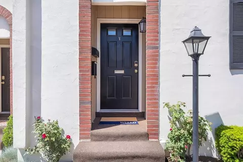 Entry Way - 1 Charles St #V, Reading, MA 01867 photo 1 of 3