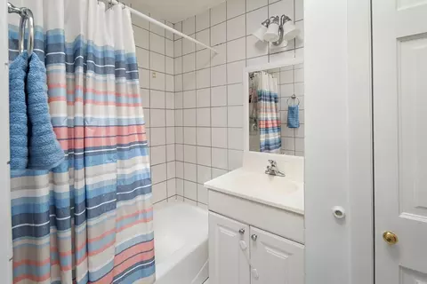 Bath - 1 Charles St #V, Reading, MA 01867 photo 3 of 3