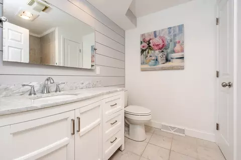 Bath - 21 Rolling Green Ln #140, Mashpee, MA 02649 photo 1 of 2