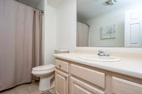 Bath - 21 Rolling Green Ln #140, Mashpee, MA 02649 photo 3 of 3