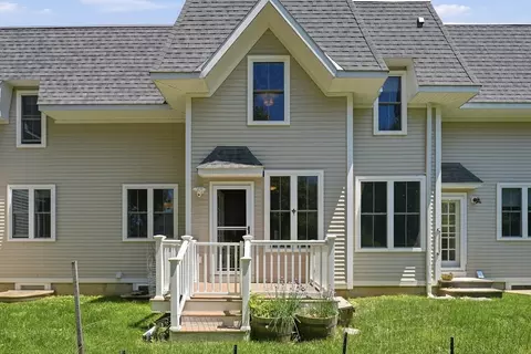 32 N Prospect St #4, Amherst, MA 01002