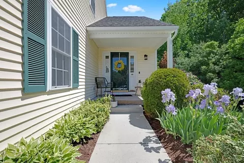 29 Coldspring Dr #D, Sutton, MA 01590