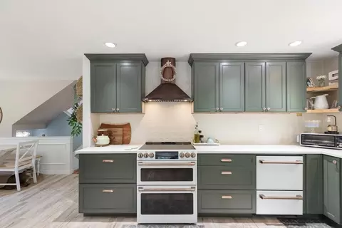 Kitchen - 71 Hesperus Ave, Gloucester, MA 01930 photo 3 of 7