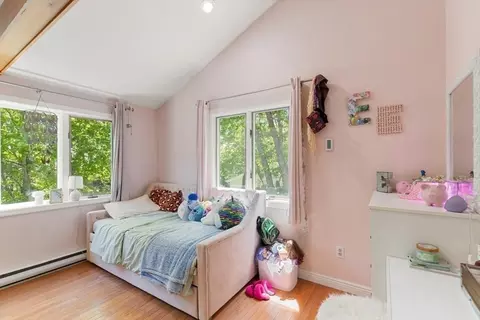 Bedroom - 71 Hesperus Ave, Gloucester, MA 01930 photo 4 of 6