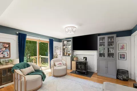 Living - 71 Hesperus Ave, Gloucester, MA 01930 photo 2 of 3