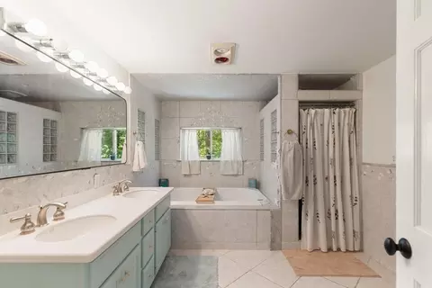 Bath - 71 Hesperus Ave, Gloucester, MA 01930 photo 4 of 4