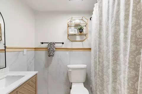 Bath - 71 Hesperus Ave, Gloucester, MA 01930 photo 1 of 4