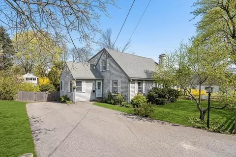 15 Village Rd, Weymouth, MA 02189