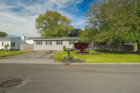 1 Eric Rd, Dartmouth, MA 02747