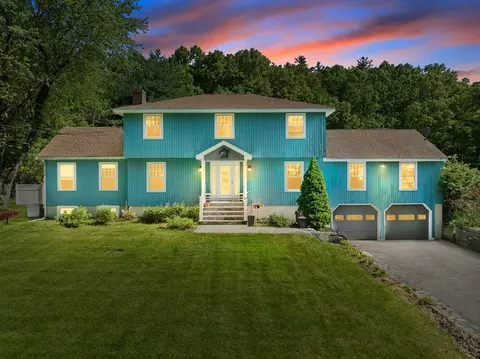 30 Pompositticutt St, Stow, MA 01775