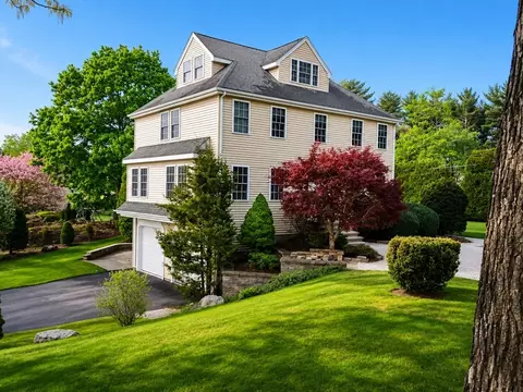 100 Lakeview Ave, Mansfield, MA 02048