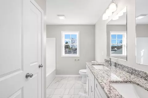 Entry Way - 39 Wallace, Springfield, MA 01119 photo 4 of 5
