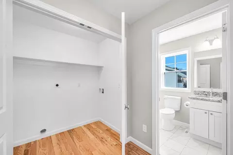 Entry Way - 39 Wallace, Springfield, MA 01119 photo 2 of 5