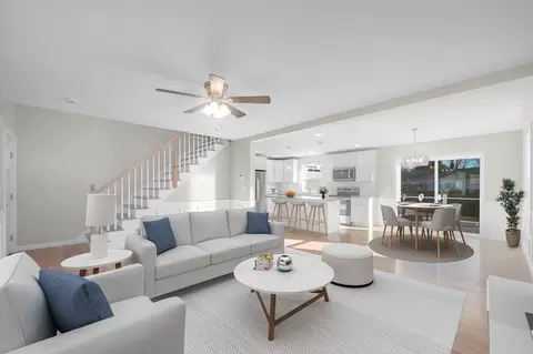 Living - 39 Wallace, Springfield, MA 01119 photo 3 of 5