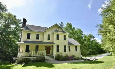 5 Eleanor La, Charlton, MA 01507
