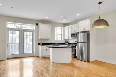 381 W Broadway #4, Boston, MA 02127