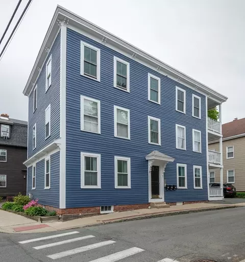 1 Turner St #1, Salem, MA 01970