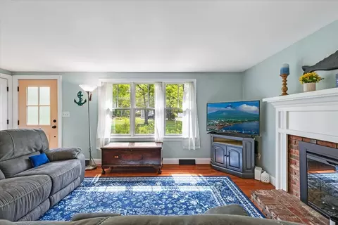 Living - 125 Highpoint Rd, Marstons Mills, MA 02648 photo 2 of 3