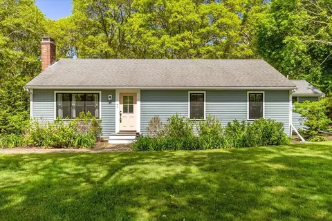 125 Highpoint Rd, Marstons Mills, MA 02648