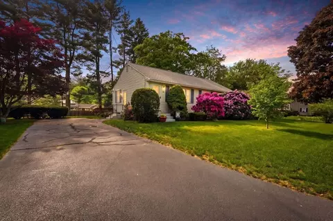 28 Northway Dr, Springfield, MA 01119