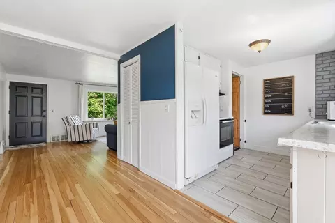 Entry Way - 44 Harding St, Springfield, MA 01109 photo 3 of 3