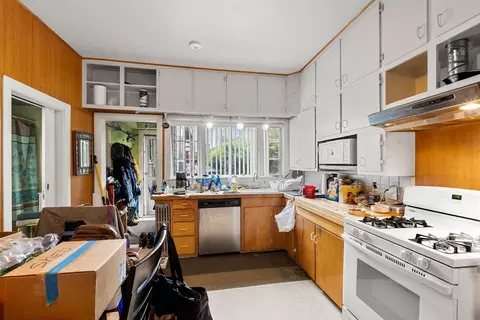 Kitchen - 72 Main St, Wareham, MA 02571 photo 3 of 7
