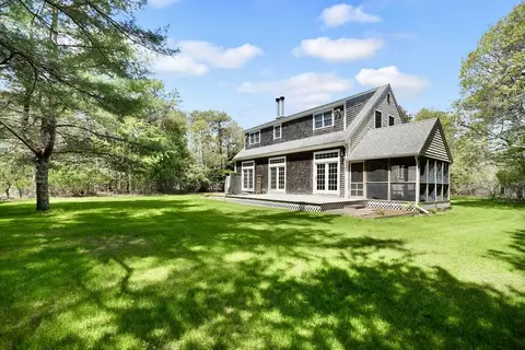 2 Cosmos Way, Edgartown, MA 02539